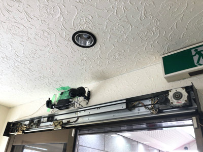 大阪市内　某コインランドリー様自動ドア装置更新工事（電気錠付き）