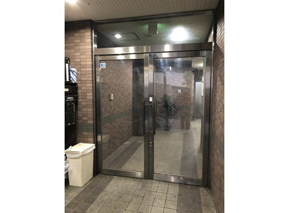 大阪市内　某マンションエントランスフロントサッシ＆自動ドア新設工事
