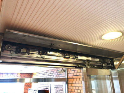 大阪市内　某マンションエントランス自動ドア更新工事 Ｗスライド電気錠付き自動ドア装置