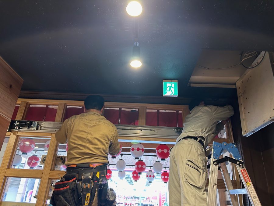 B自動ドア施工中