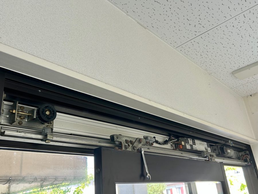 既存自動ドア装置撤去前