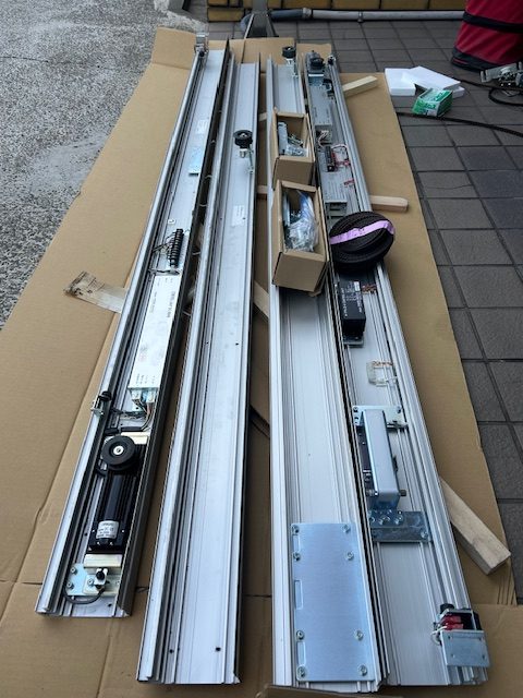 新旧自動ドア装置