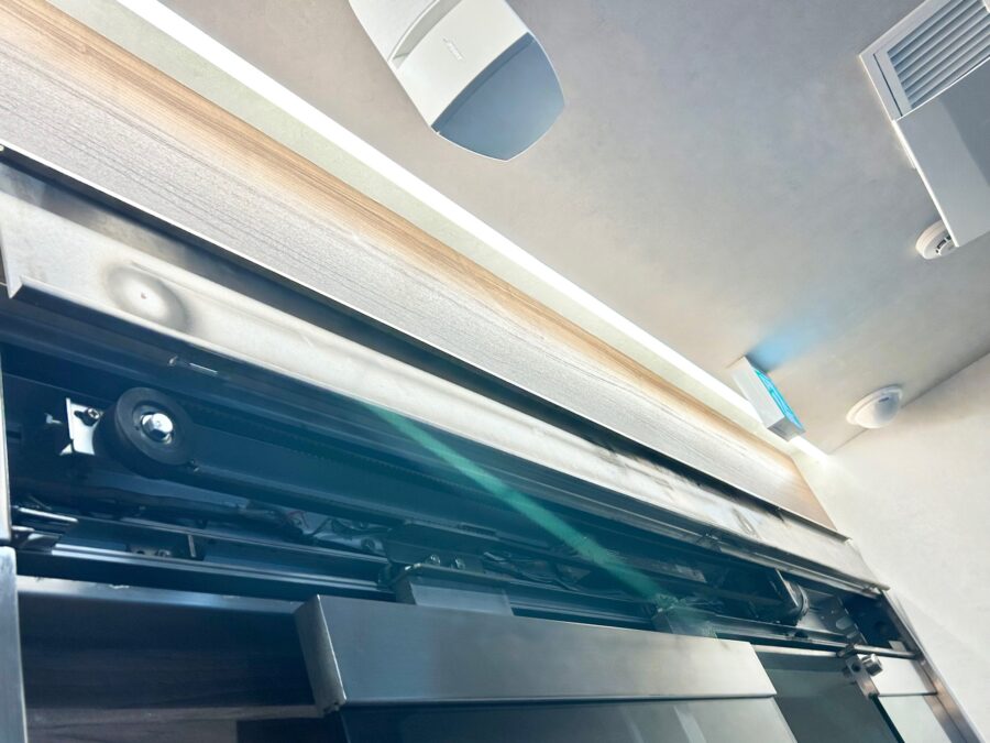 既存自動ドア装置撤去前