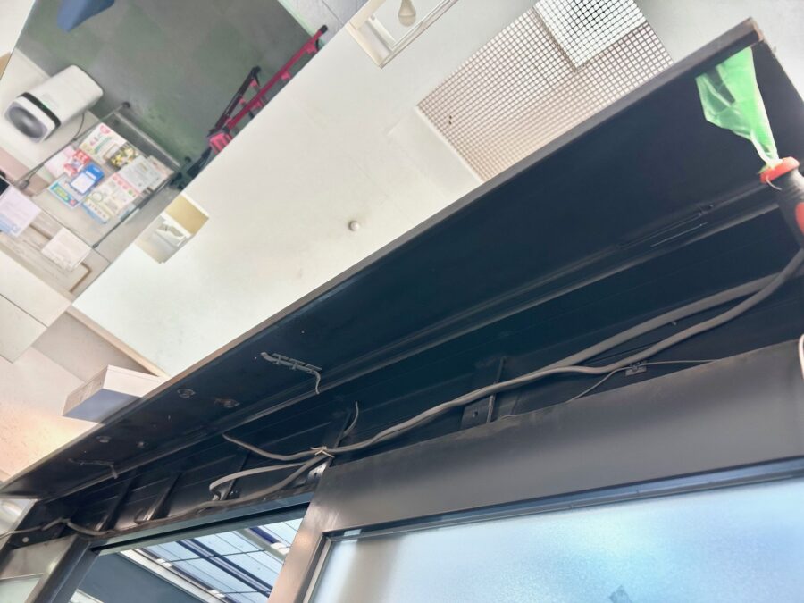 内側既存自動ドア装置撤去後