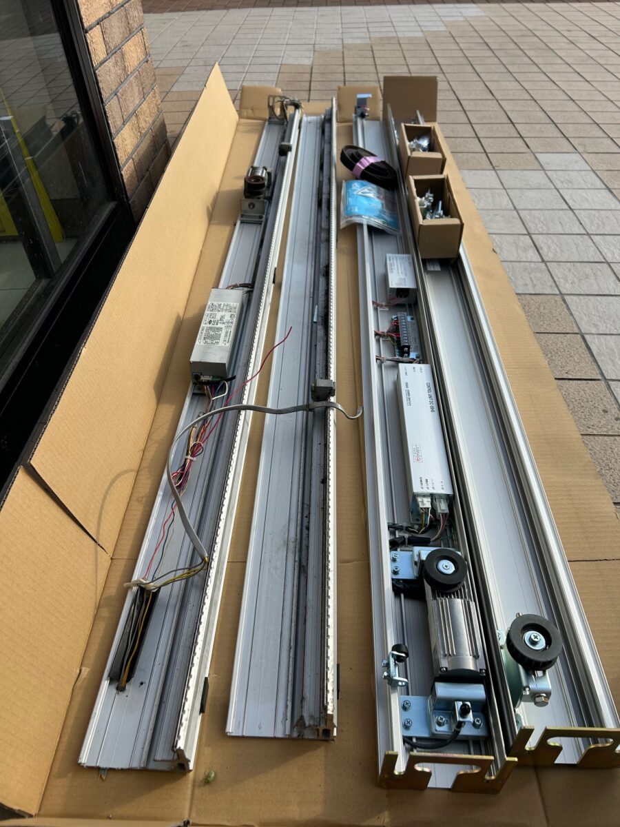 新旧自動ドア装置