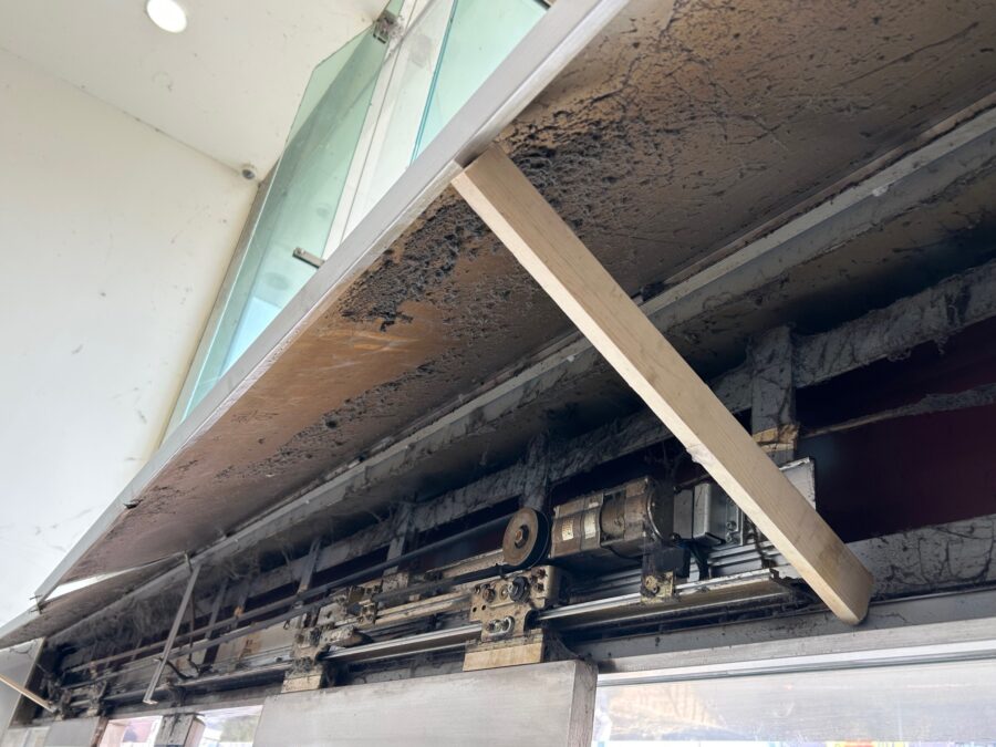 既存自動ドア装置撤去前