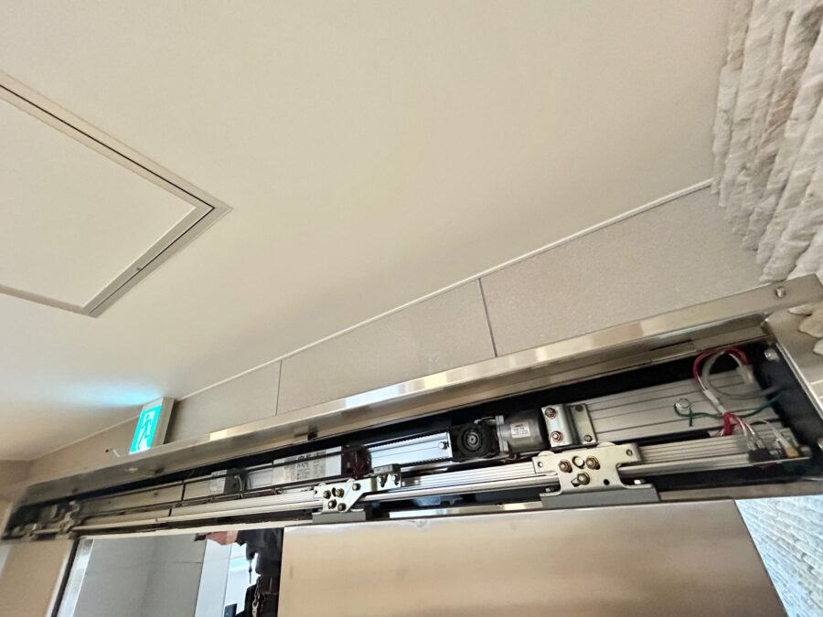 既存自動ドア装置撤去前