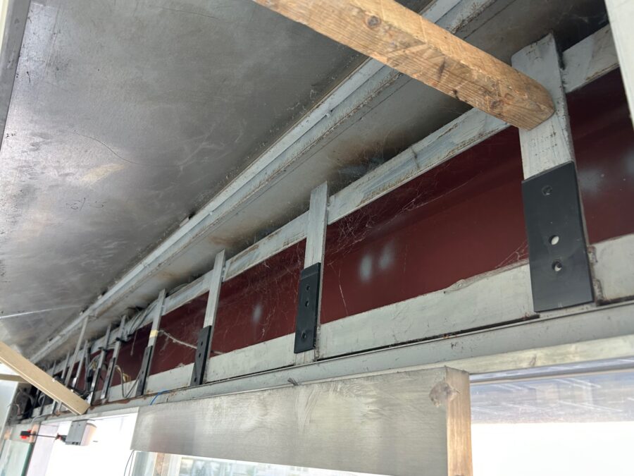 既存自動ドア装置撤去後