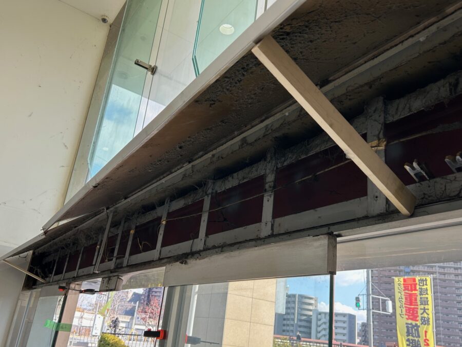 既存自動ドア装置撤去後