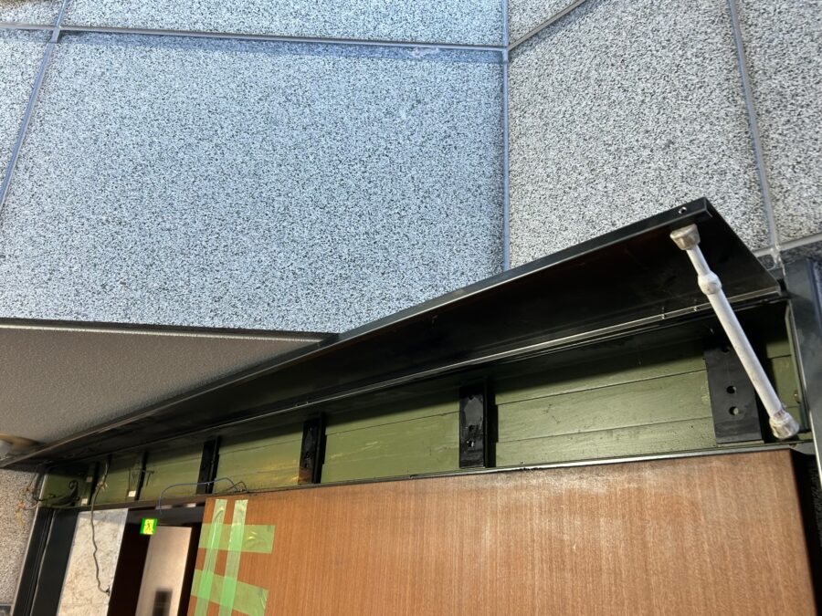 既存自動ドア装置撤去後