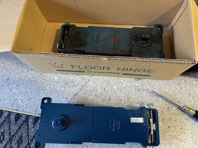 新旧フロアヒンジ