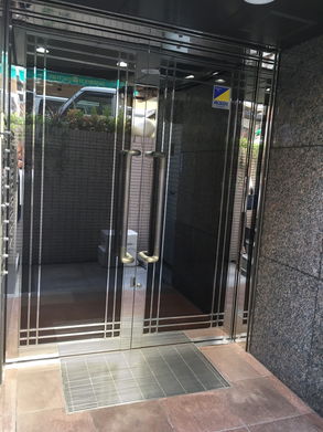 フロントサッシ・自動ドア工事  大阪市内　某テナントビル様 両開きドアを自動ドアにしました。